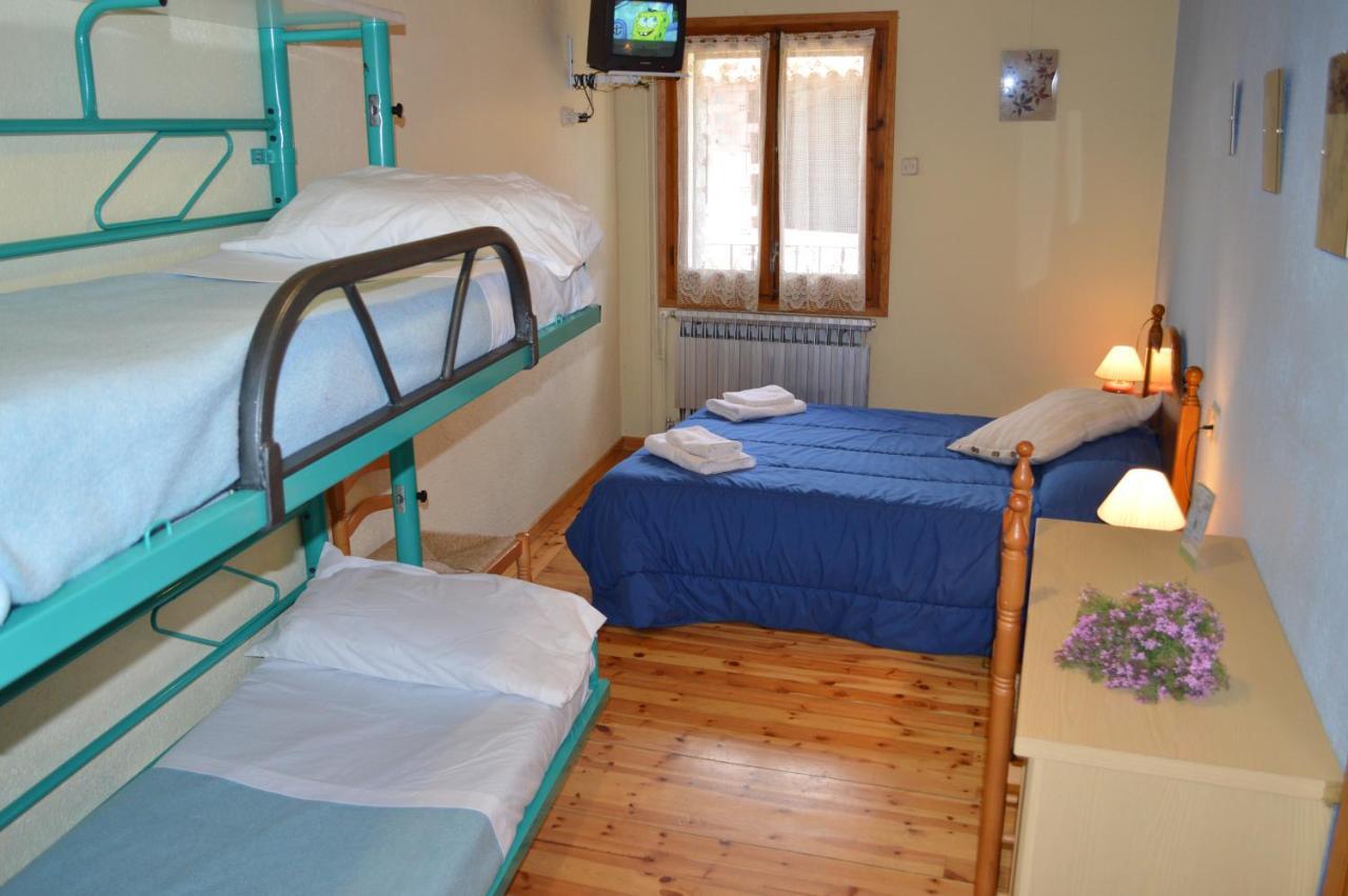 Hostal Pas De La Pera Aransa Bagian luar foto