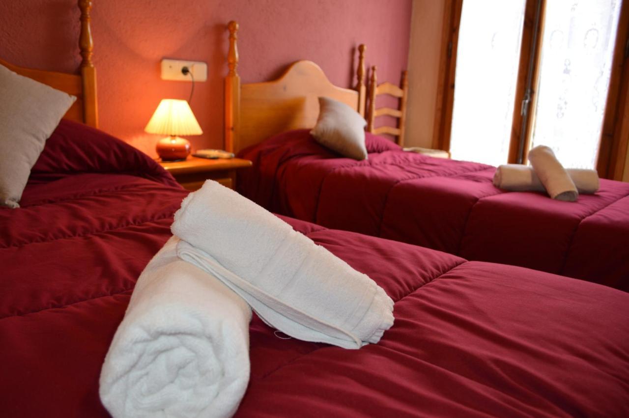 Hostal Pas De La Pera Aransa Bagian luar foto