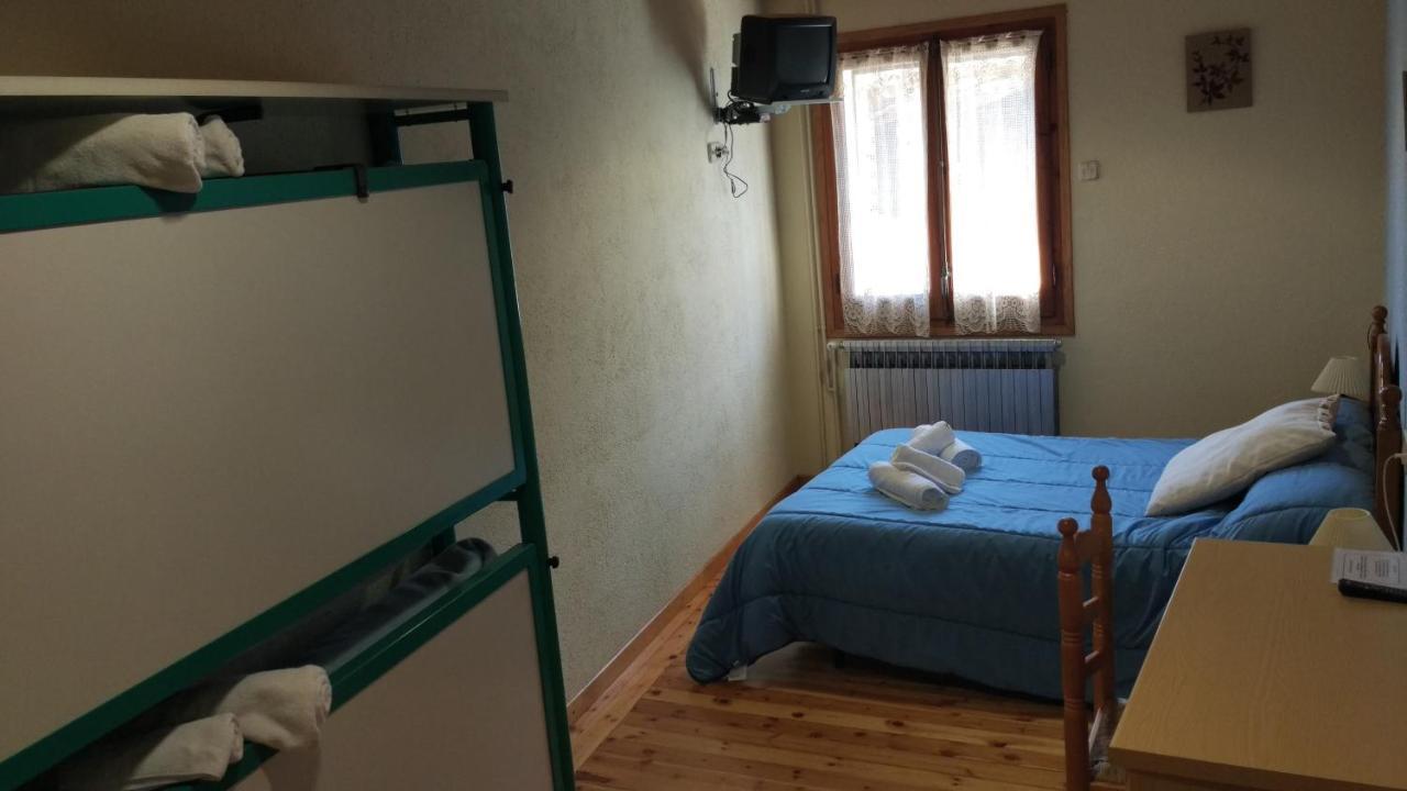 Hostal Pas De La Pera Aransa Bagian luar foto