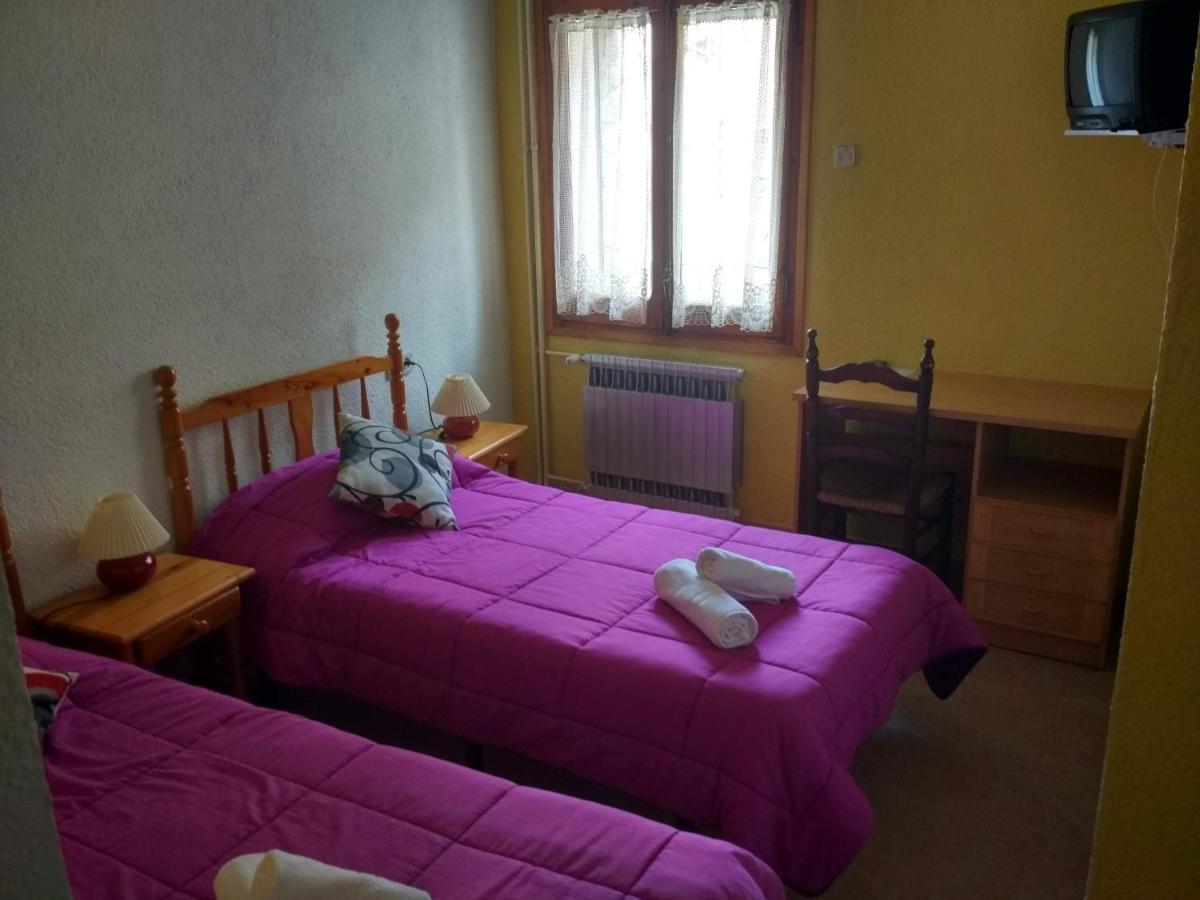 Hostal Pas De La Pera Aransa Bagian luar foto