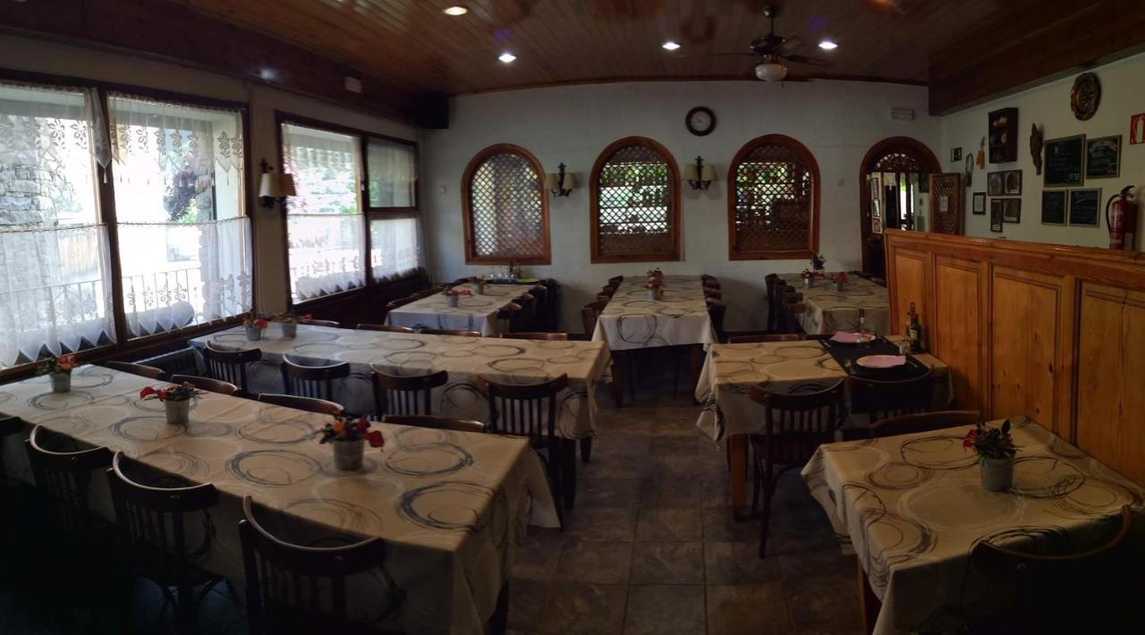 Hostal Pas De La Pera Aransa Bagian luar foto
